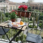In Centro Ad Alojamento de Acomodação e Pequeno-almoço Acireale